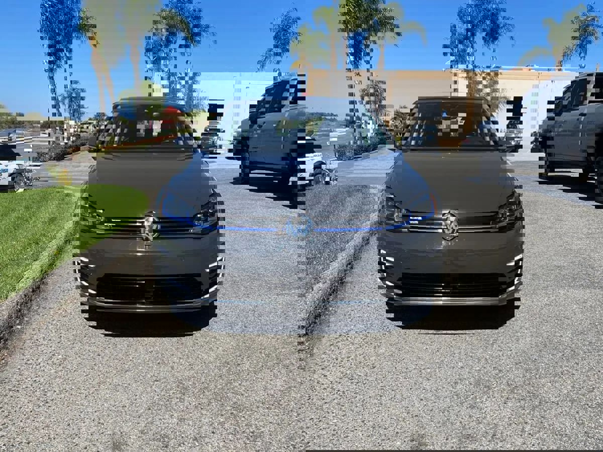 Used 2019 Volkswagen e-Golf SEL Premium image 2