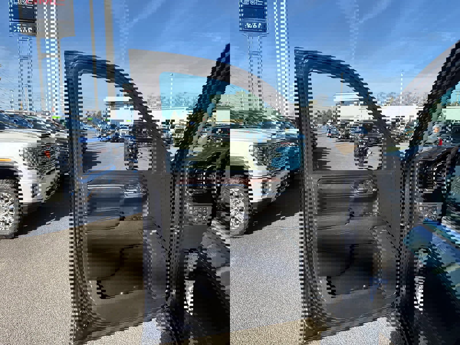 Used 2022 GMC Sierra 1500 SLT AWD/4WD image 11