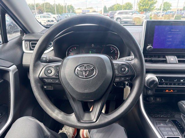 Used 2023 Toyota RAV4 LE AWD/4WD image 16