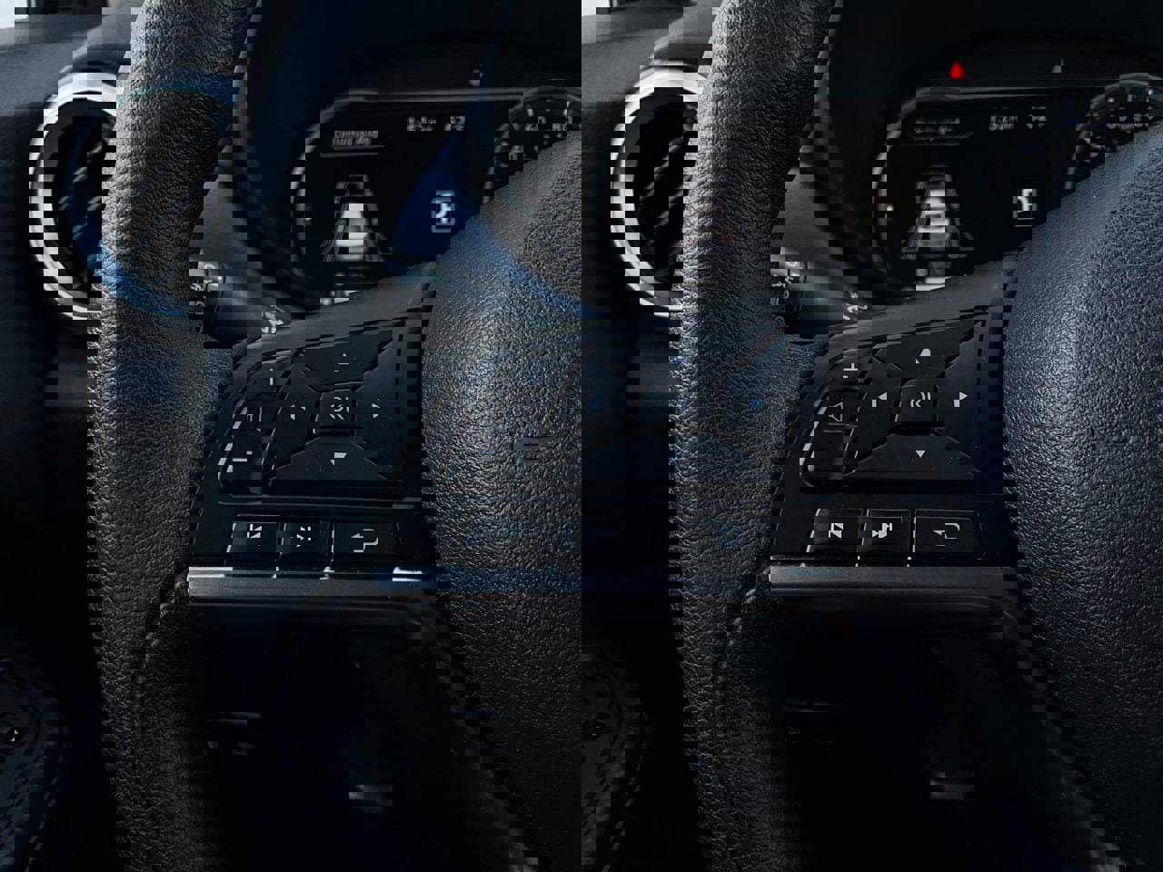 Used 2025 Nissan Versa SV image 29