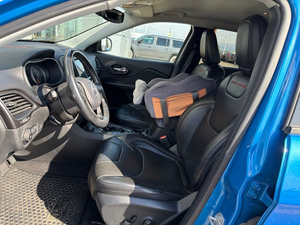 Used 2019 Jeep Cherokee Trailhawk AWD/4WD image 6