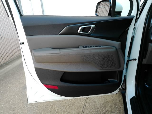 Used 2026 Kia Carnival LXS FWD image 13