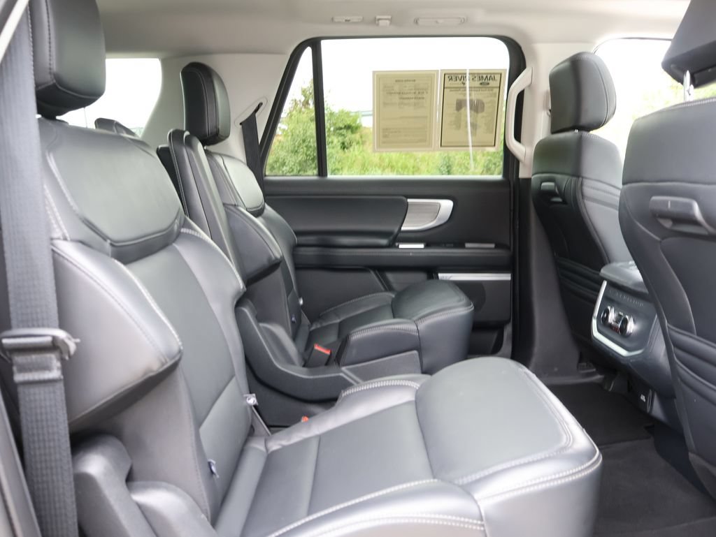 Used 2025 Ford Expedition Max Platinum AWD/4WD image 13