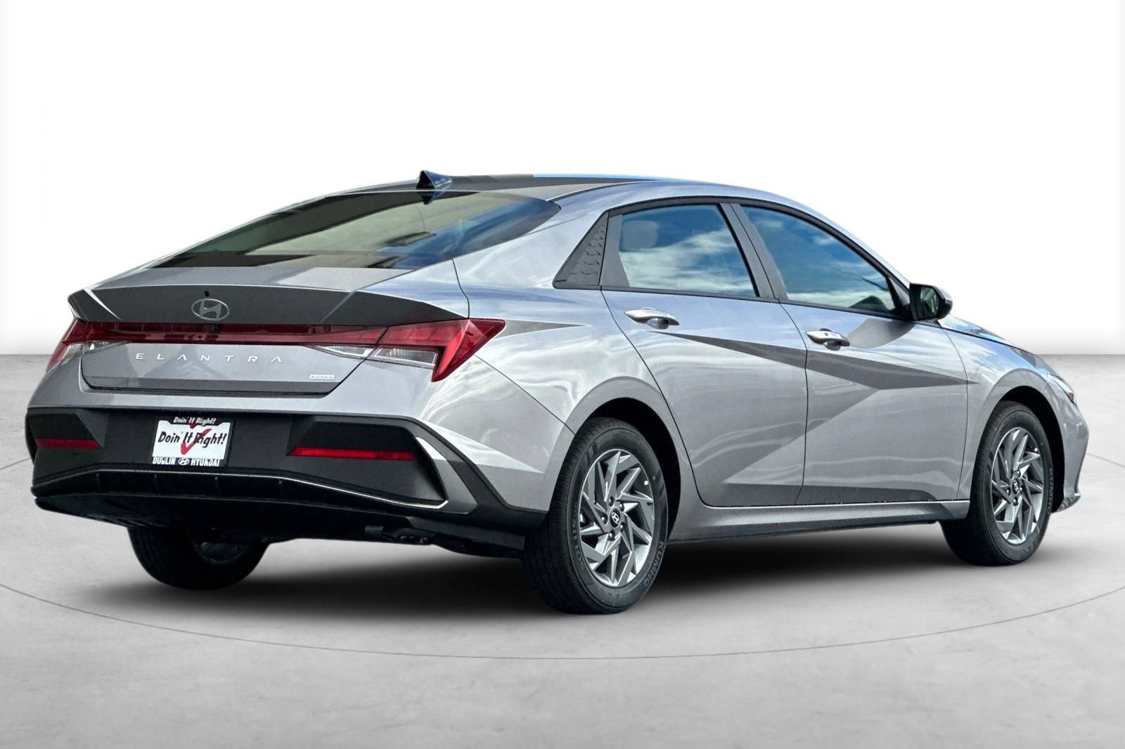 Used 2026 Hyundai Elantra Hybrid FWD image 8