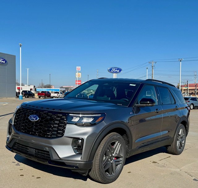 New 2026 Ford Explorer ST-Line w/ ST-Line Street Pack image 2