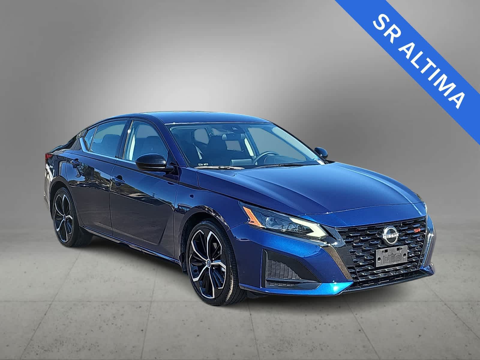 Used 2023 Nissan Altima 2.5 SR FWD image 2