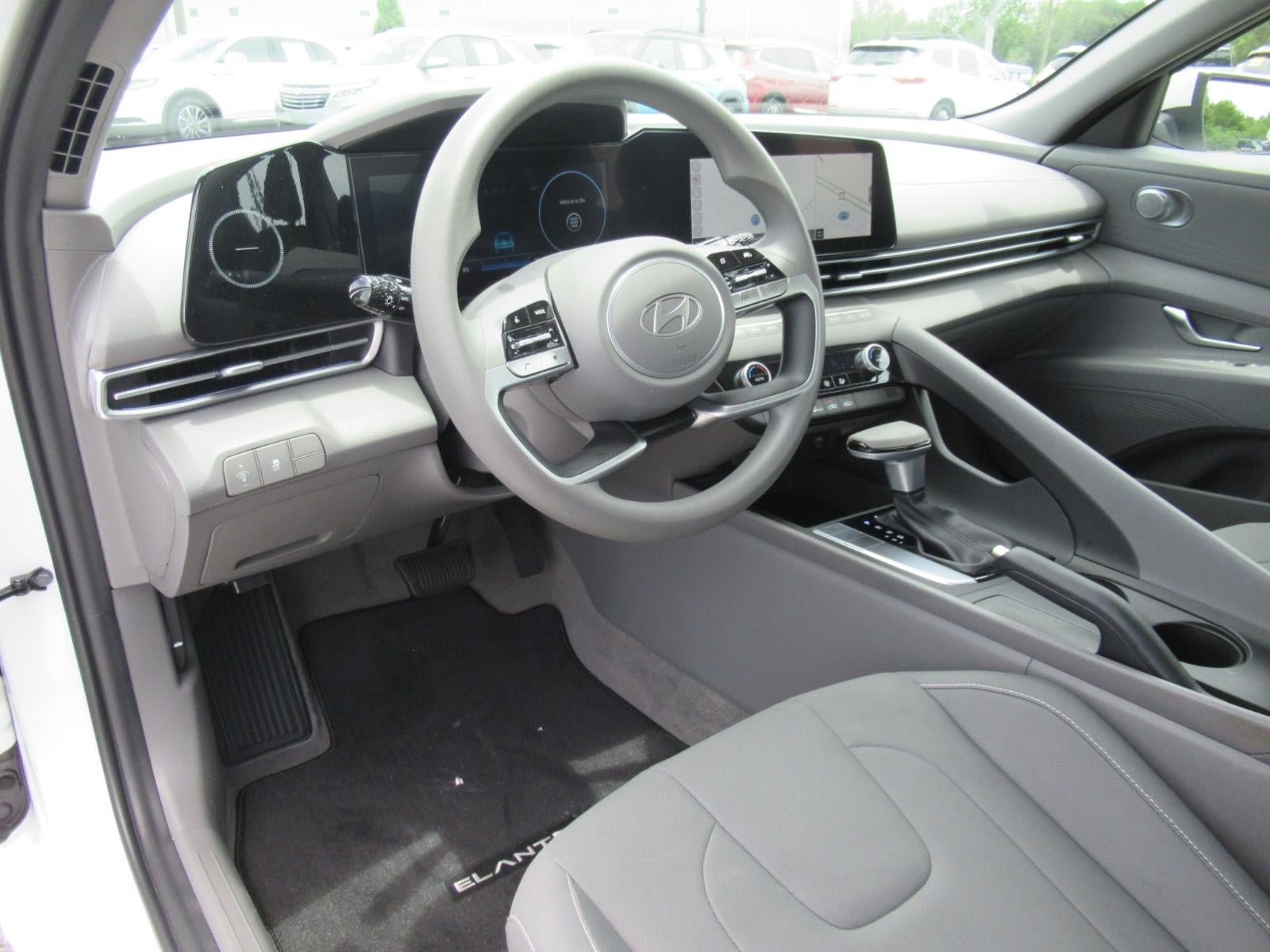 Used 2024 Hyundai Elantra SEL FWD image 17