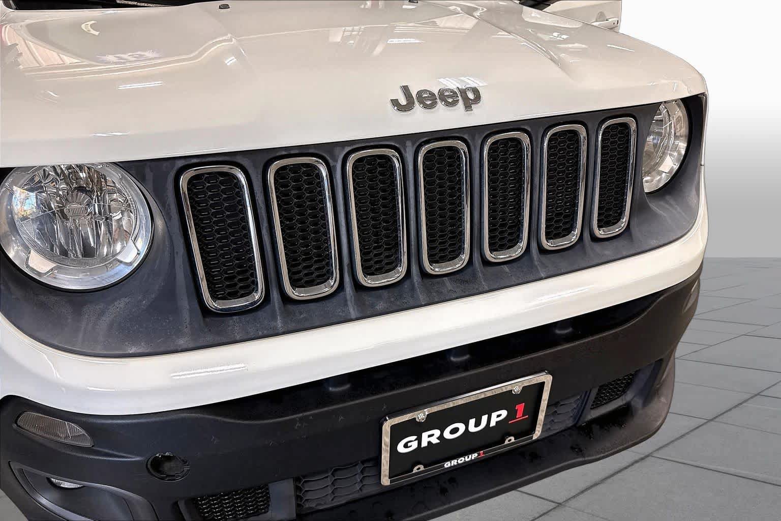 Used 2015 Jeep Renegade Latitude w/ Cold Weather Group II AWD/4WD image 29