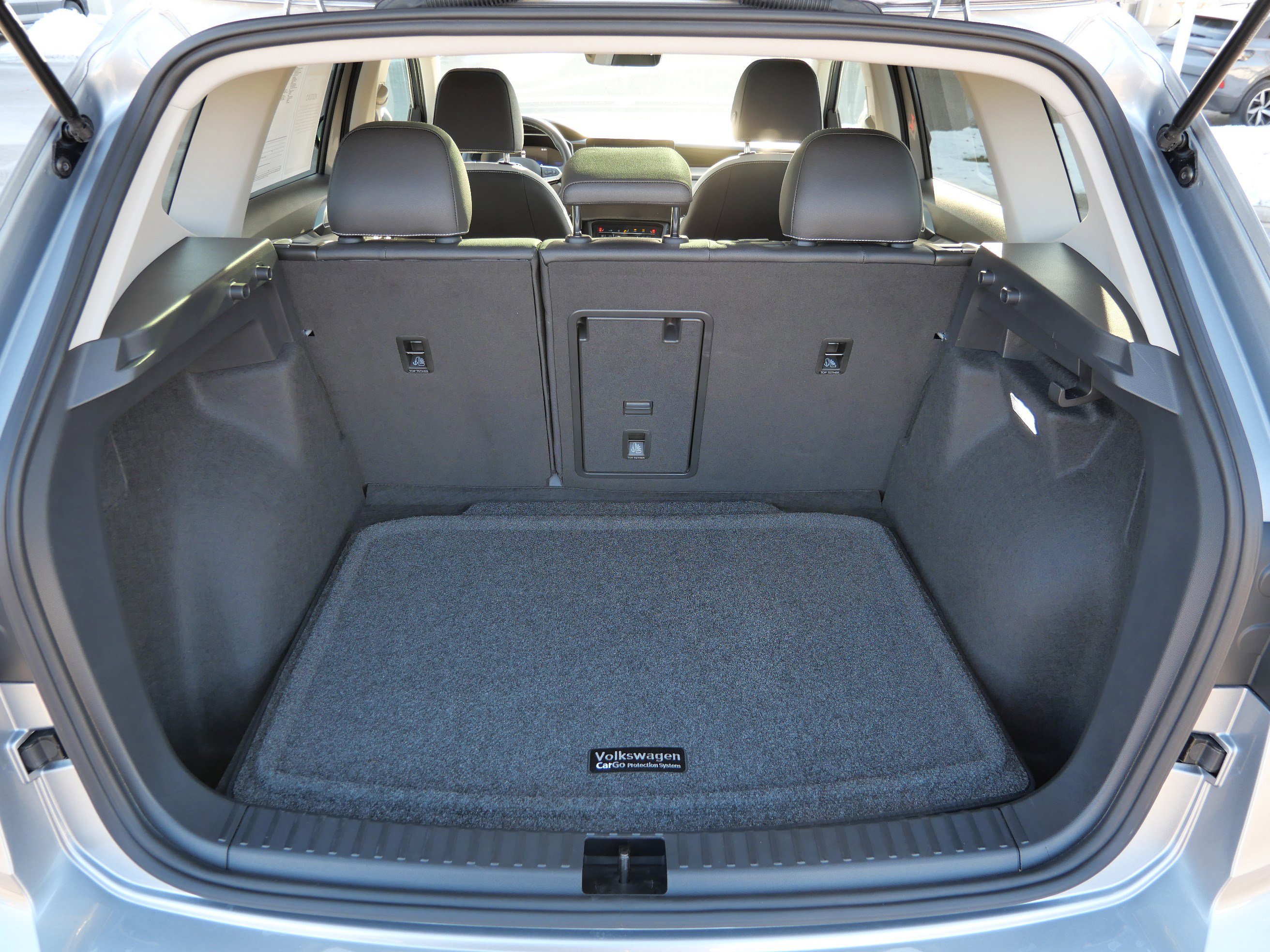 Certified 2025 Volkswagen Taos SE image 18