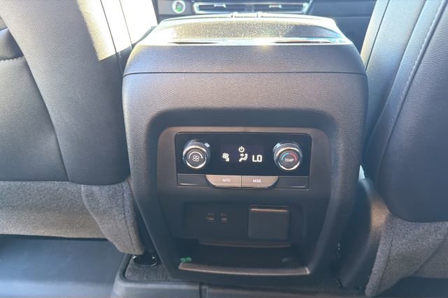 Used 2025 Chevrolet Traverse LT w/ Driver Confidence Package image 31