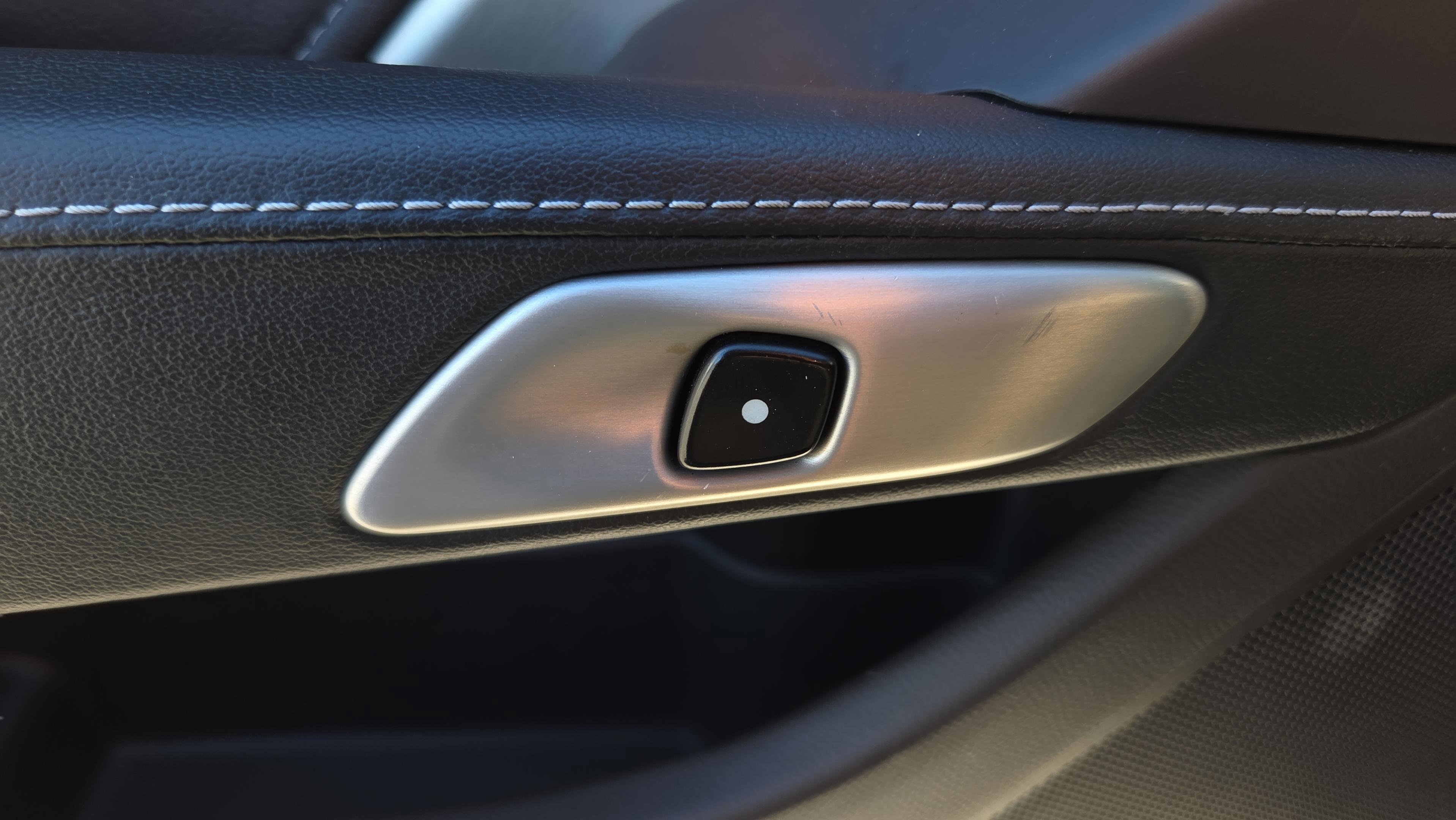 Used 2016 Chevrolet Corvette Stingray Convertible w/ 2LT Preferred Equipment Group image 32