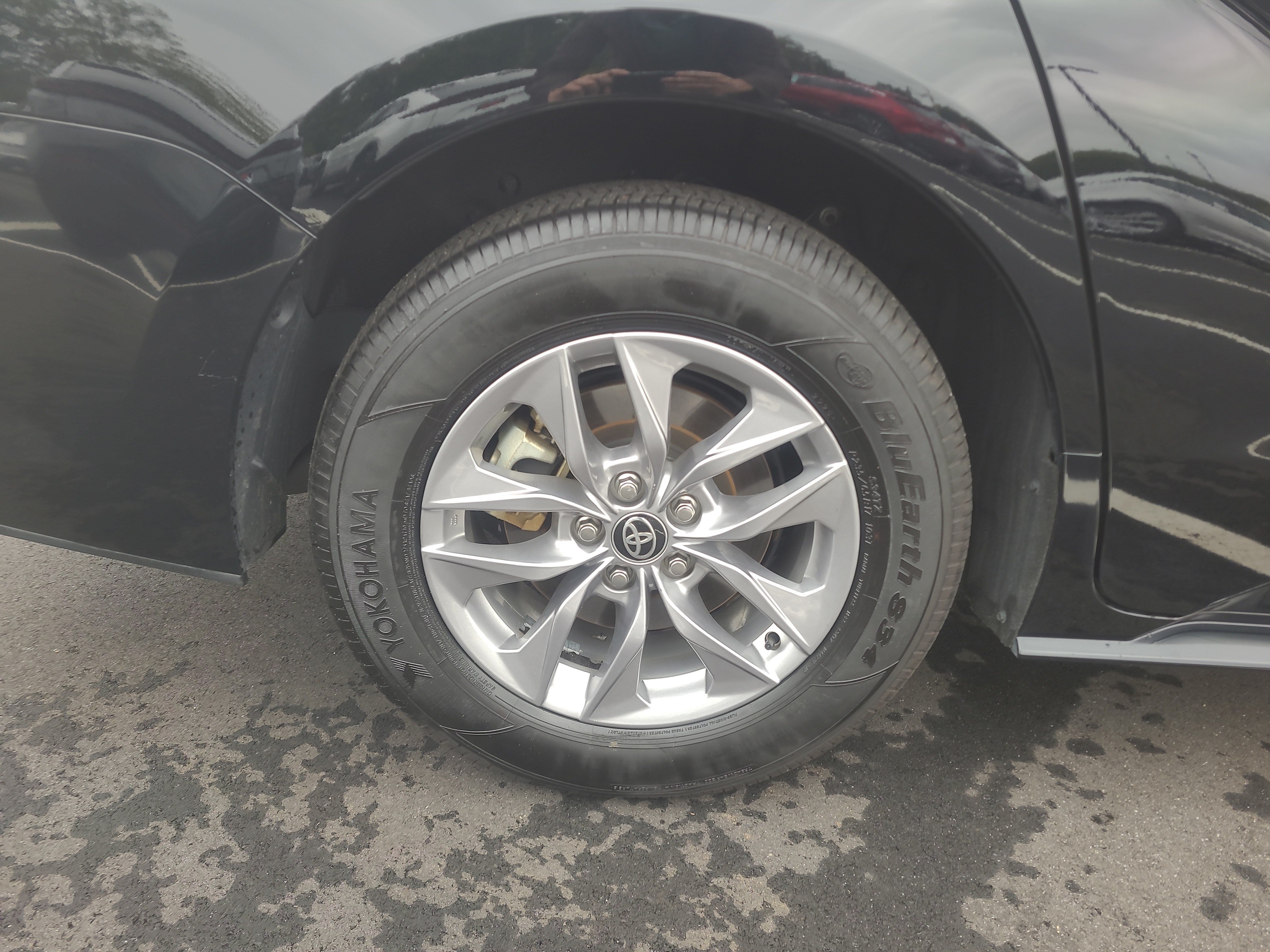 Certified 2026 Toyota Sienna XLE FWD image 11