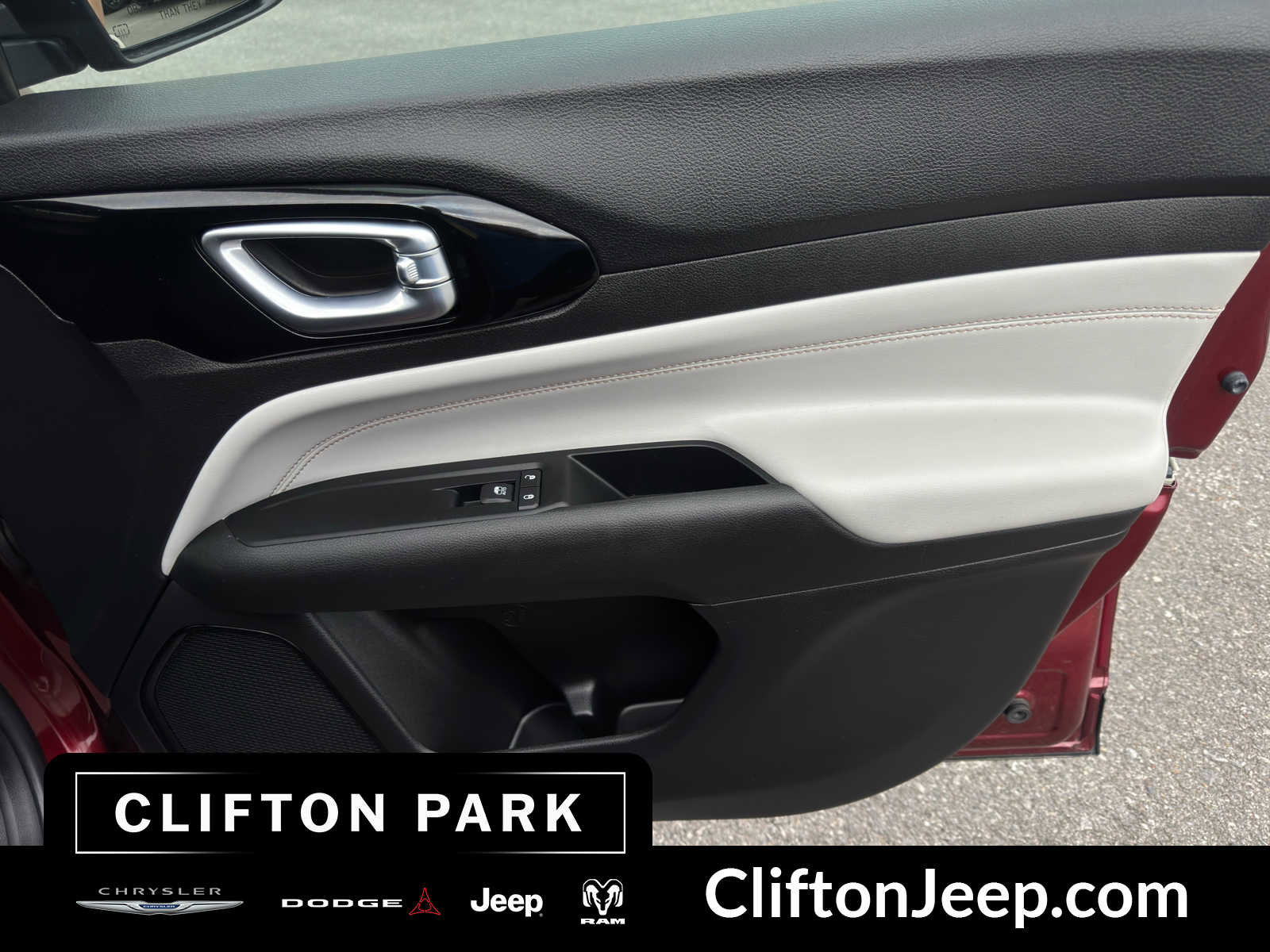 Used 2022 Jeep Compass Limited image 14