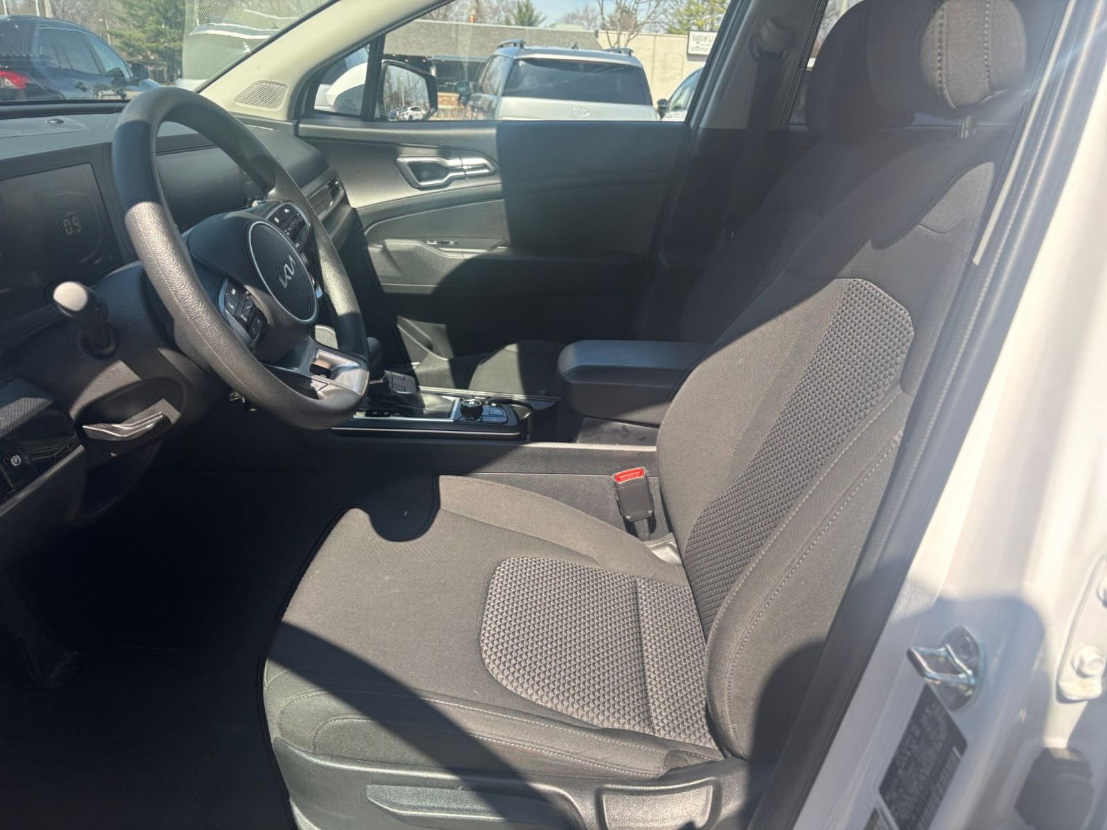 Used 2025 Kia Sportage LX image 24