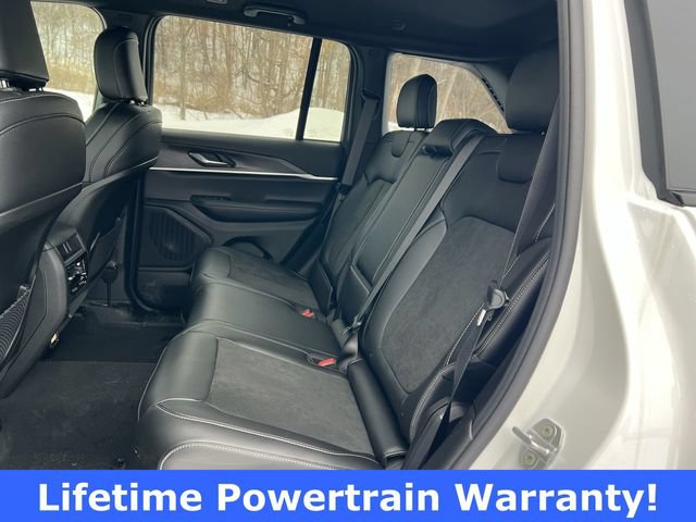 Used 2026 Jeep Grand Cherokee Altitude AWD/4WD image 17