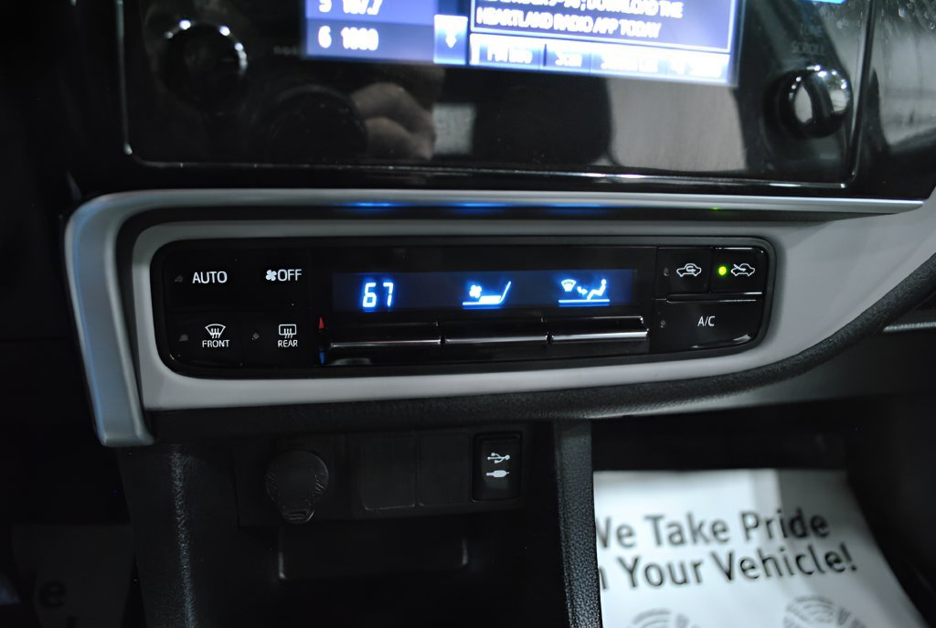 Used 2017 Toyota Corolla LE FWD image 17
