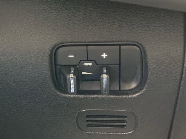 Used 2023 Jeep Wagoneer L Series III w/ Preferred Equipment Group image 27