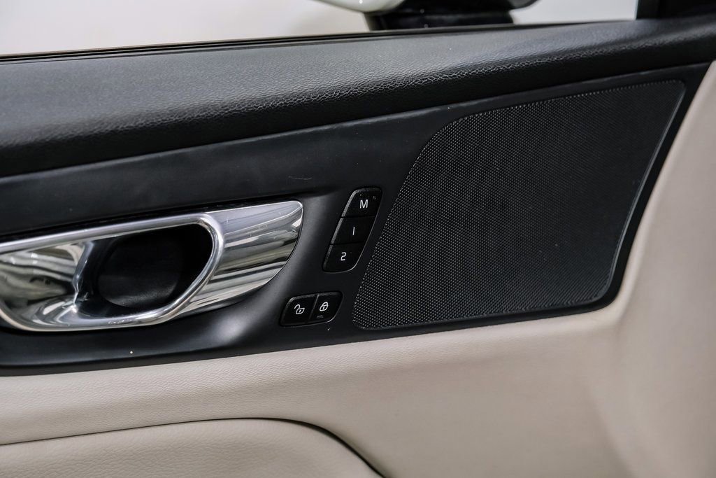 Used 2019 Volvo S60 T5 Momentum w/ Premium Package image 44