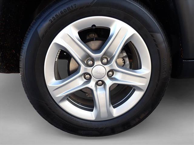 Used 2023 Jeep Compass Latitude AWD/4WD image 7