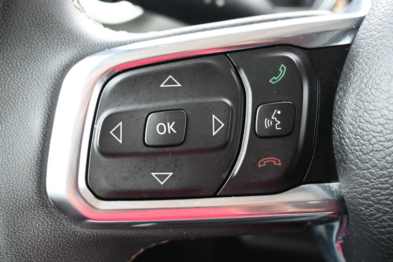 Used 2023 Jeep Gladiator Overland image 8