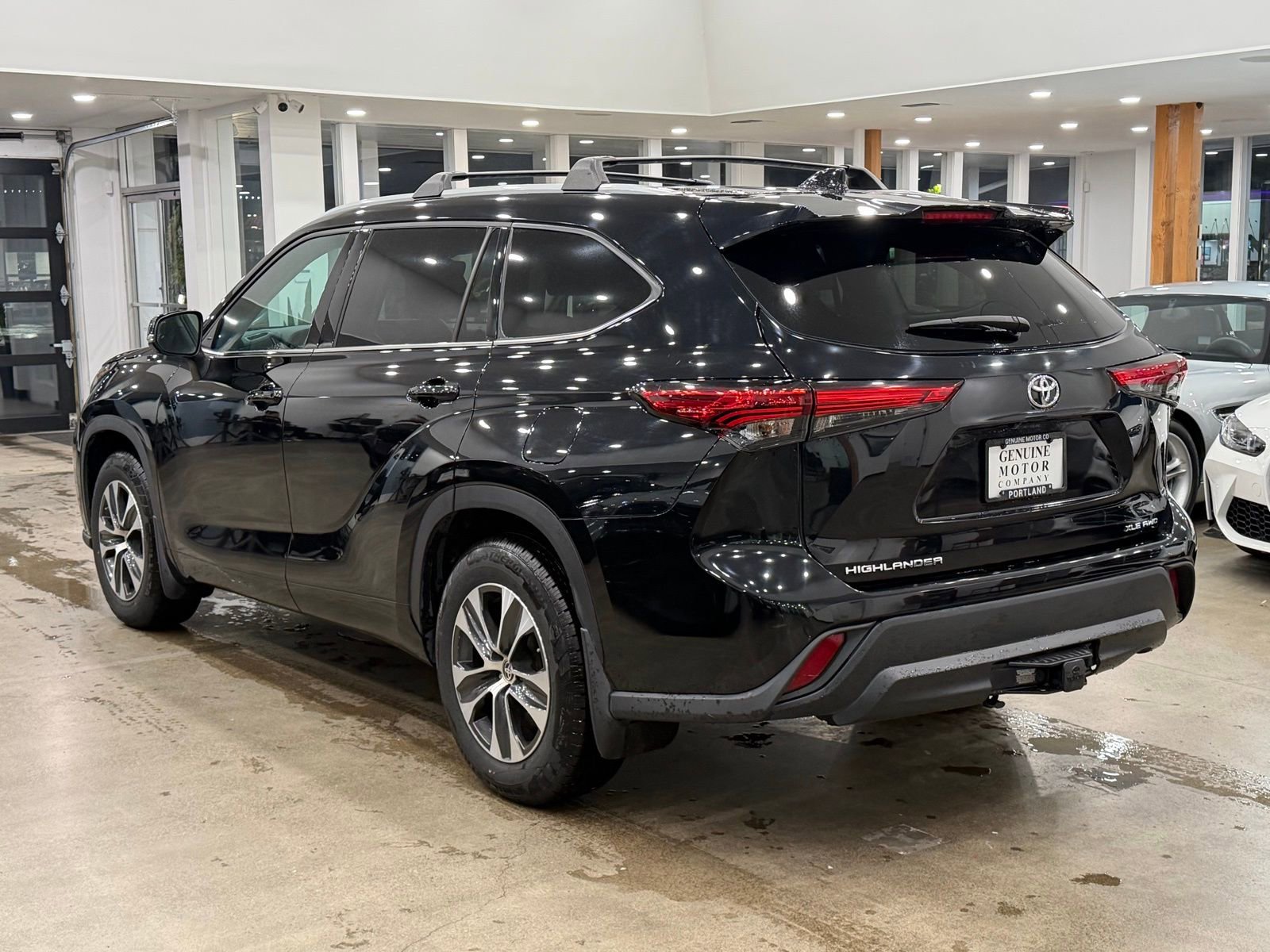 Used 2022 Toyota Highlander XLE image 4