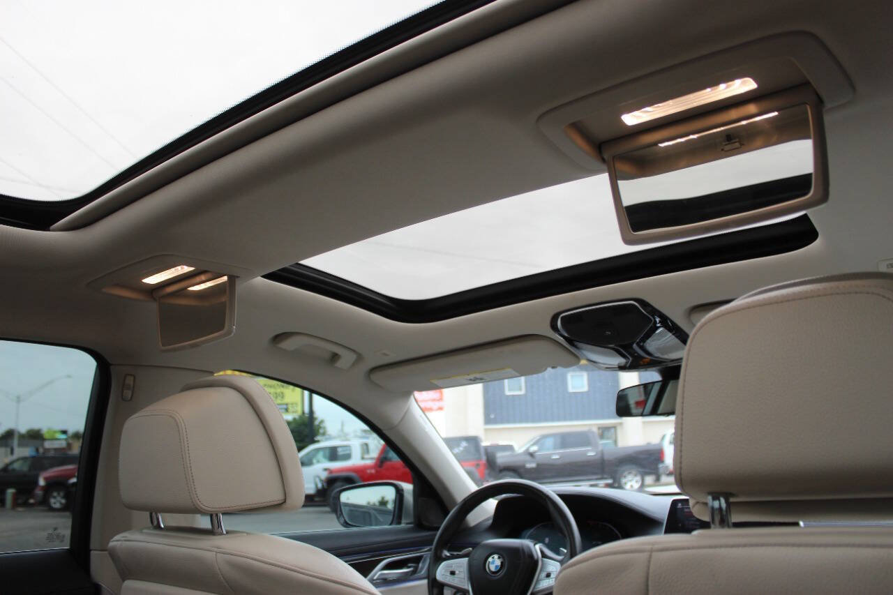 Used 2022 BMW 740i xDrive AWD/4WD image 36