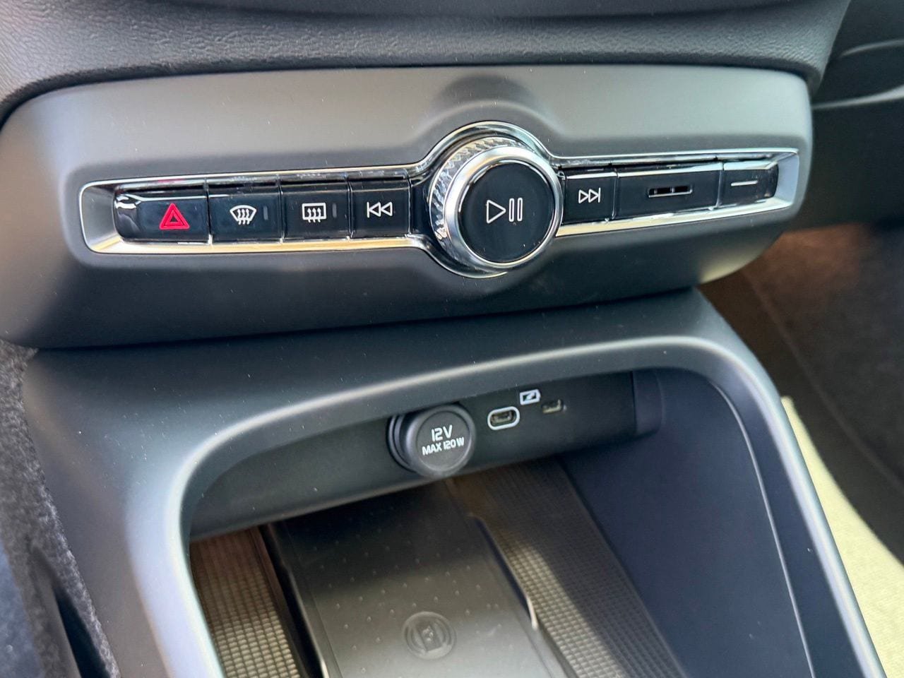 New 2026 Volvo XC40 B5 Plus w/ Climate Package AWD/4WD image 15