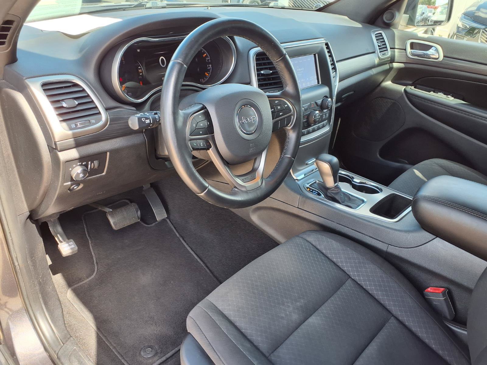 Used 2021 Jeep Grand Cherokee Laredo AWD/4WD image 19