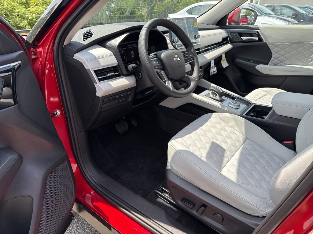 New 2025 Mitsubishi Outlander SEL image 36