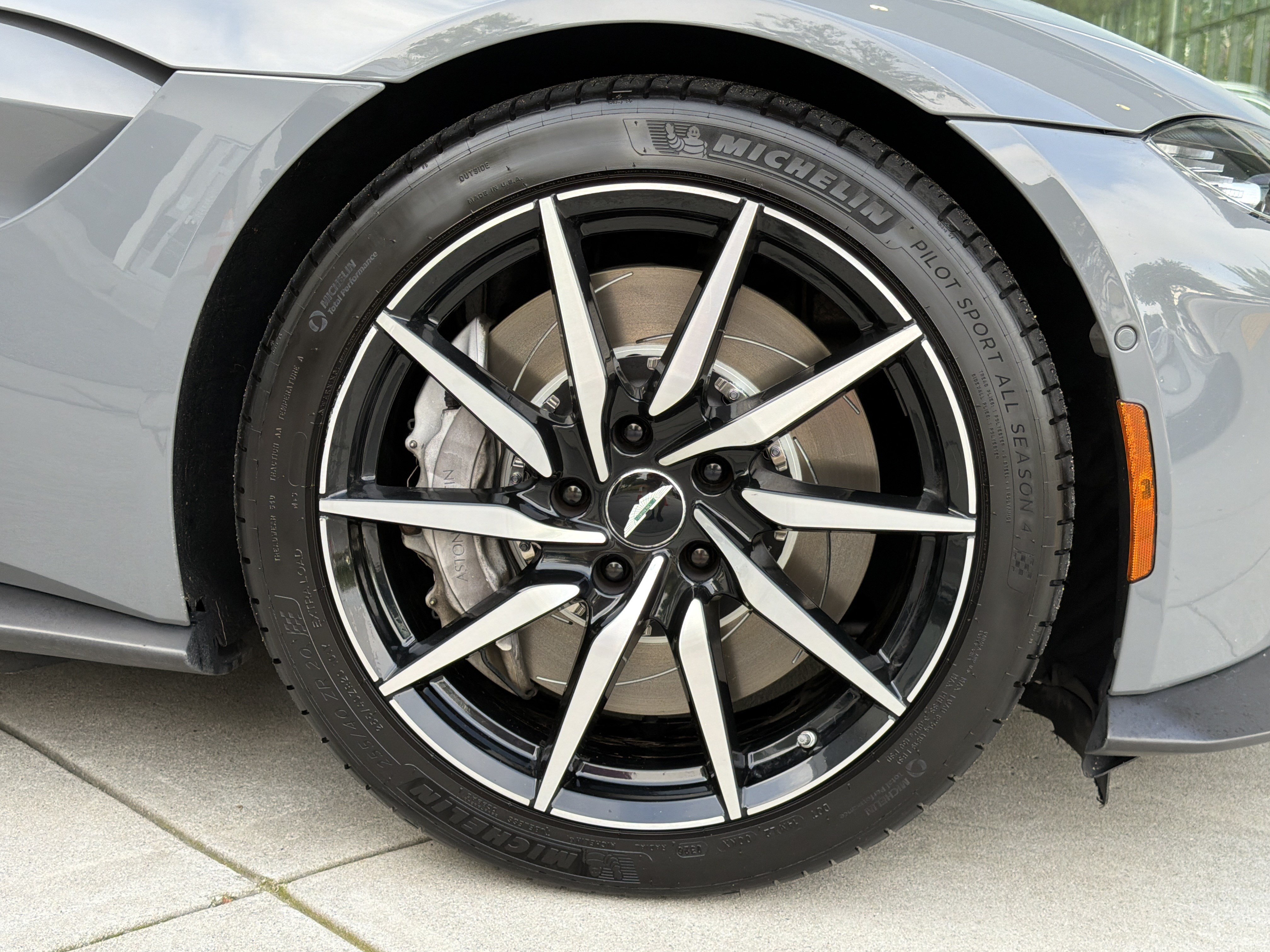 Used 2020 Aston Martin V8 Vantage Coupe RWD image 13