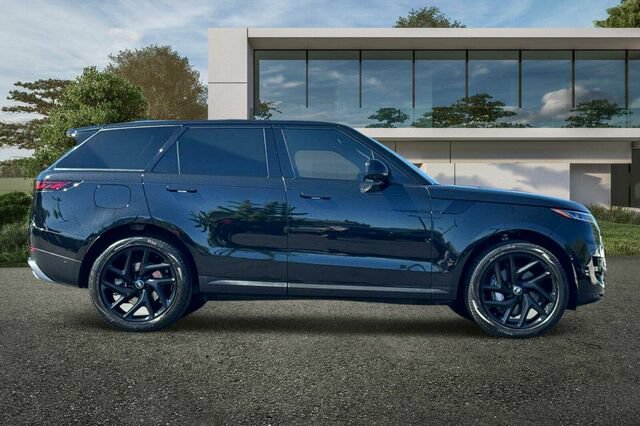 Used 2023 Land Rover Range Rover Sport SE AWD/4WD image 3
