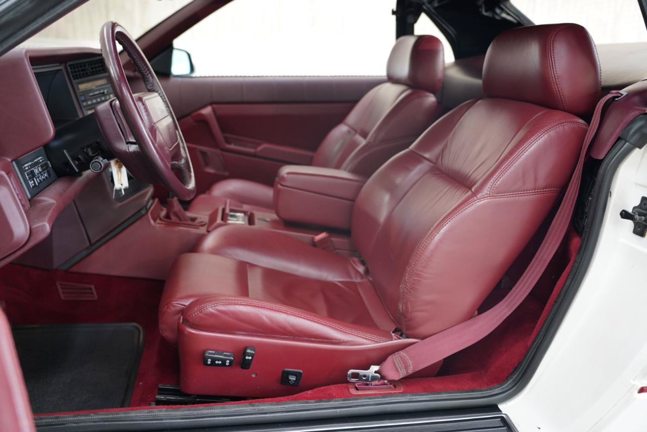 Used 1993 Cadillac Allante FWD image 23