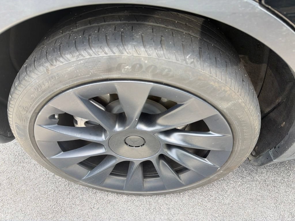 Used 2024 Tesla Model Y Long Range RWD image 20