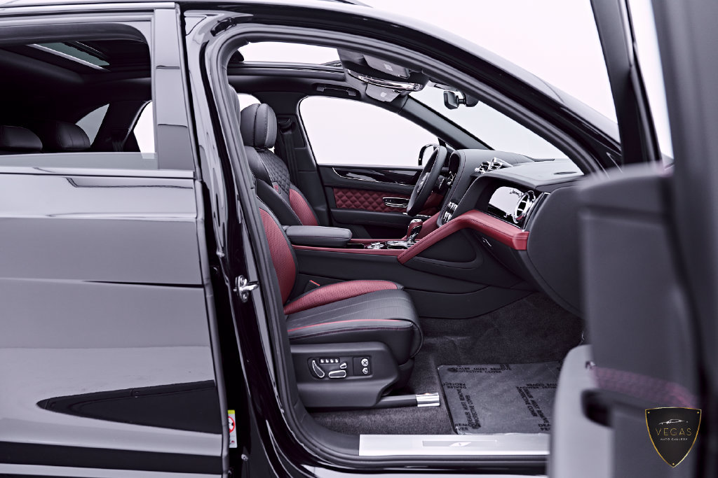Used 2024 Bentley Bentayga AWD/4WD image 32