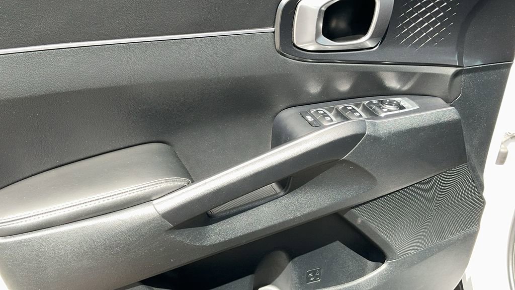 Certified 2023 Kia Sorento LX image 13