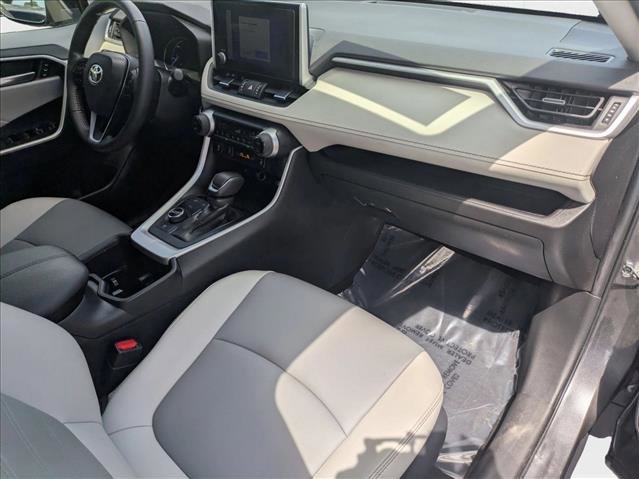 Used 2023 Toyota RAV4 XLE Premium image 20