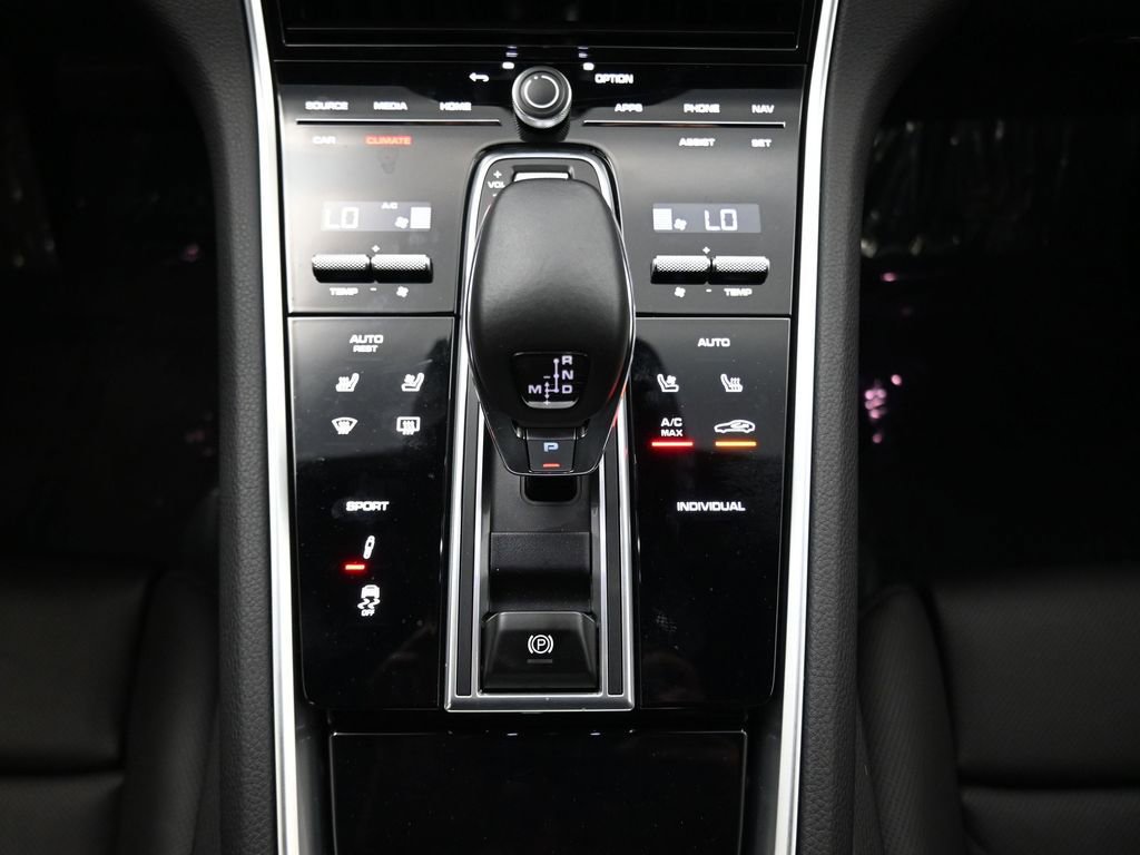 Used 2023 Porsche Panamera Platinum Edition image 28