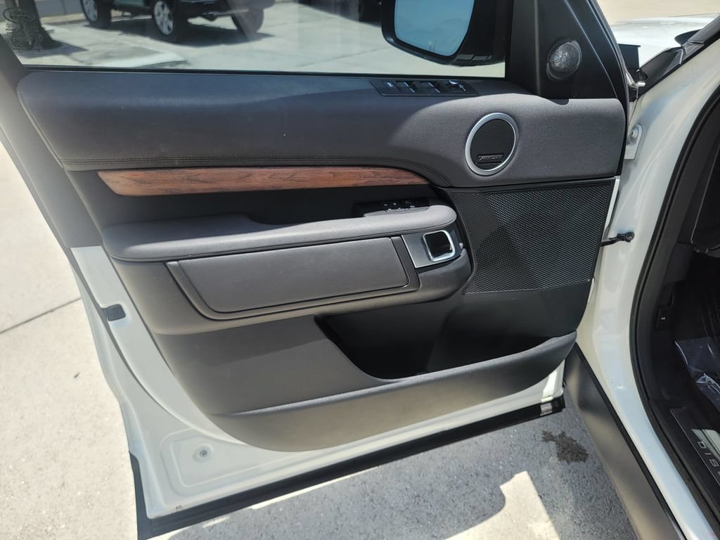 Used 2020 Land Rover Discovery HSE AWD/4WD image 10