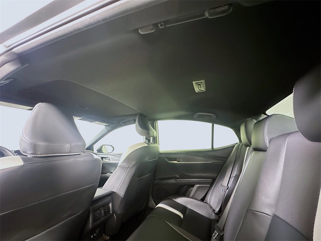 Used 2025 Toyota Camry SE image 13