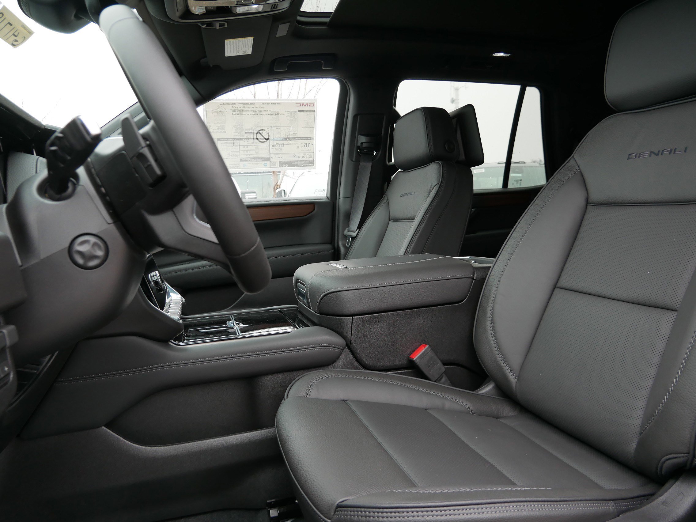 New 2026 GMC Yukon Denali w/ Denali Reserve Package AWD/4WD image 4