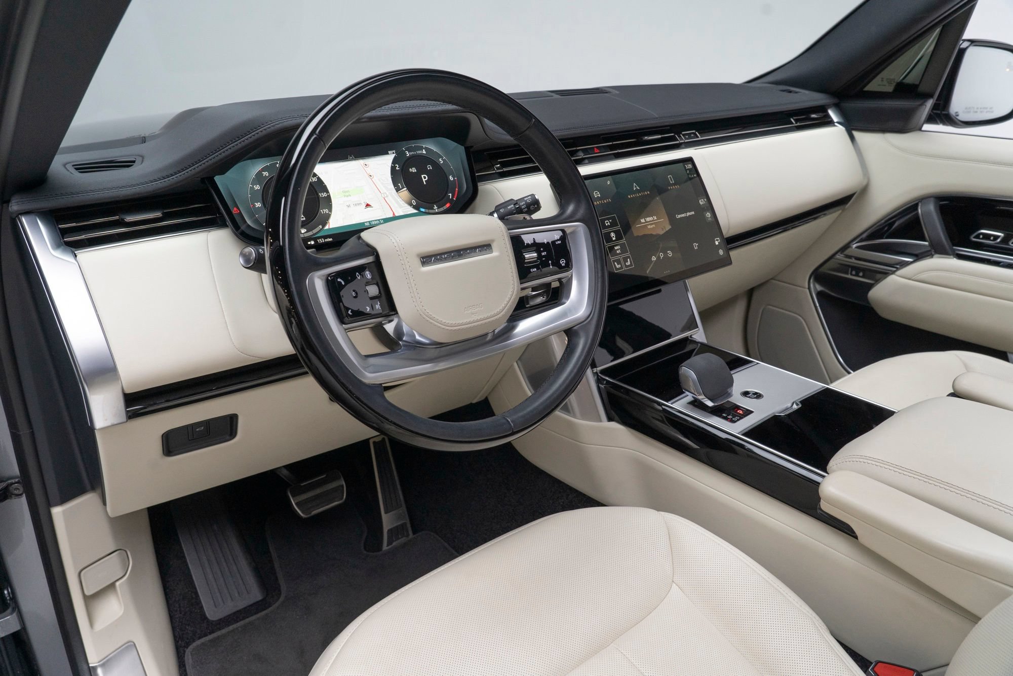 Used 2025 Land Rover Range Rover SE AWD/4WD image 11