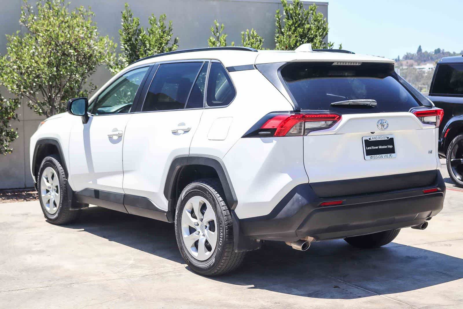 Used 2021 Toyota RAV4 LE FWD image 4
