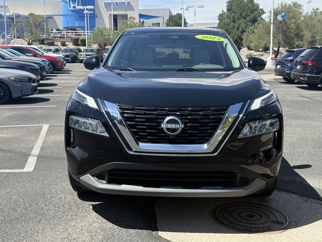 Used 2023 Nissan Rogue SV AWD/4WD image 3