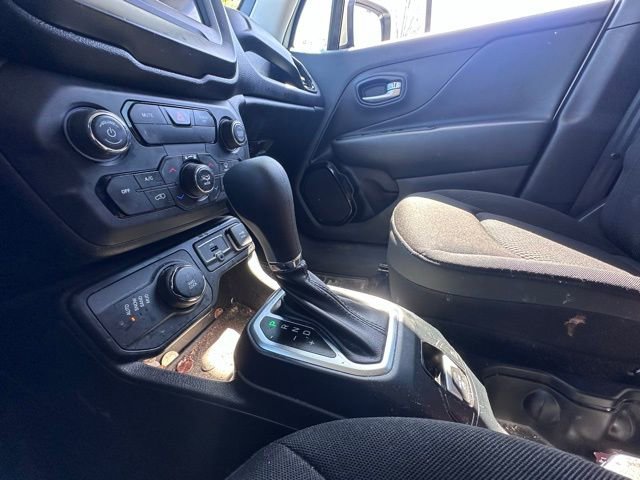 Used 2020 Jeep Renegade Altitude AWD/4WD image 15