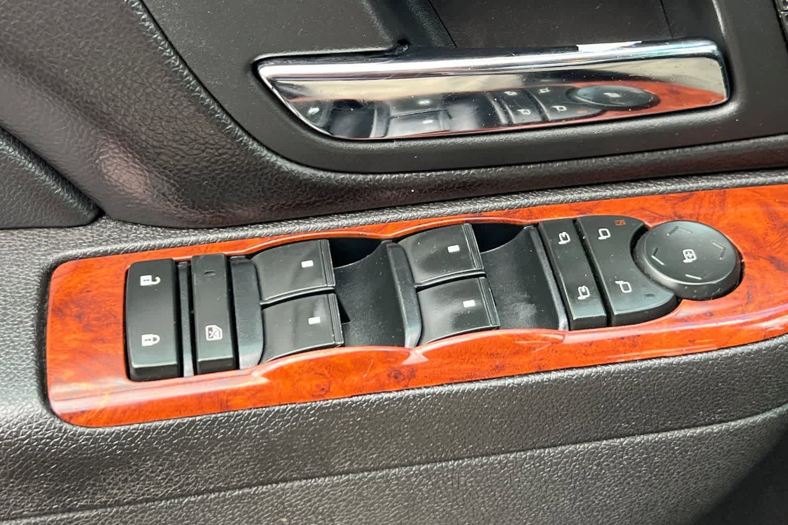 Used 2012 Chevrolet Avalanche LT image 14