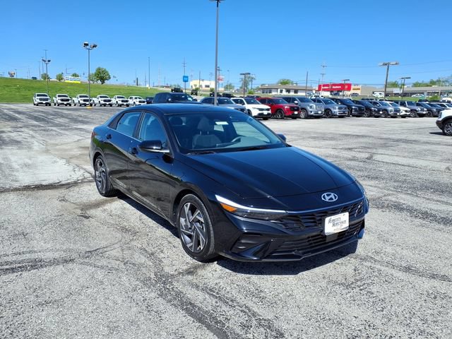 Used 2025 Hyundai Elantra SEL FWD image 5