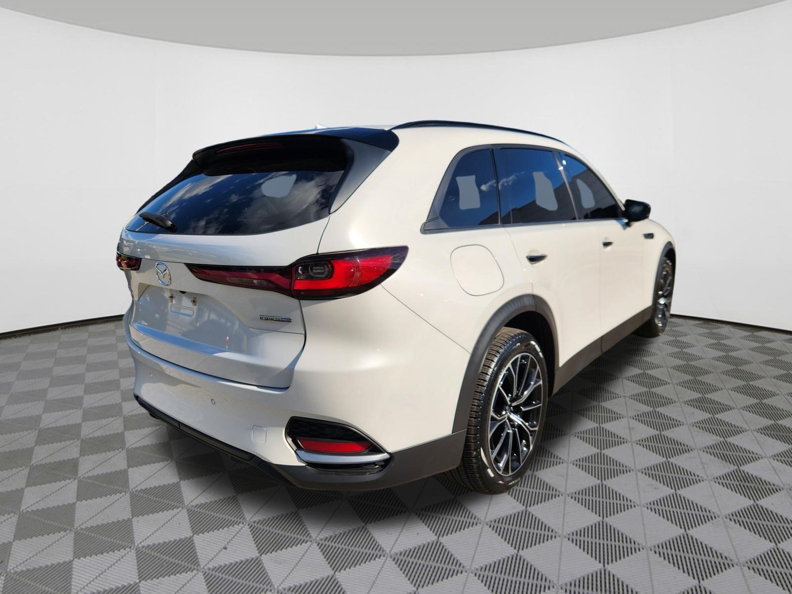 Certified 2025 MAZDA CX-70 Plug-In Hybrid w/ Premium Plus AWD/4WD image 4