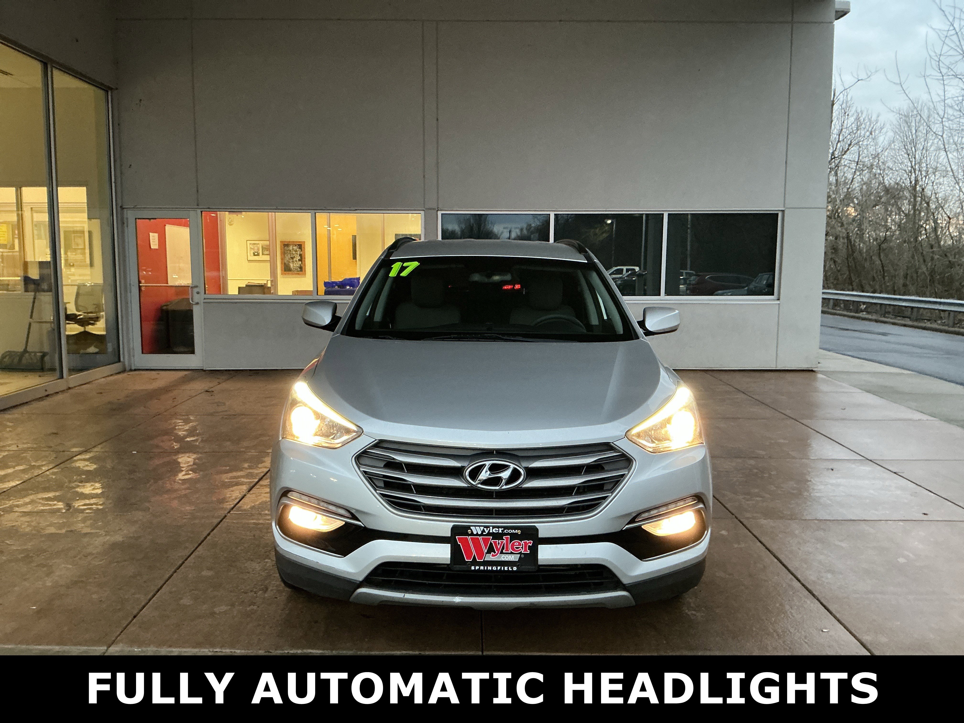 Used 2017 Hyundai Santa Fe Sport image 2