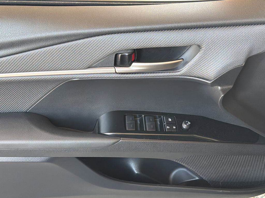 Used 2025 Toyota Camry SE w/ Multimedia Upgrade Package image 3