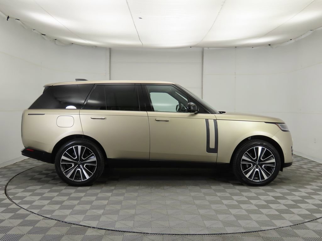 New 2025 Land Rover Range Rover SE image 4